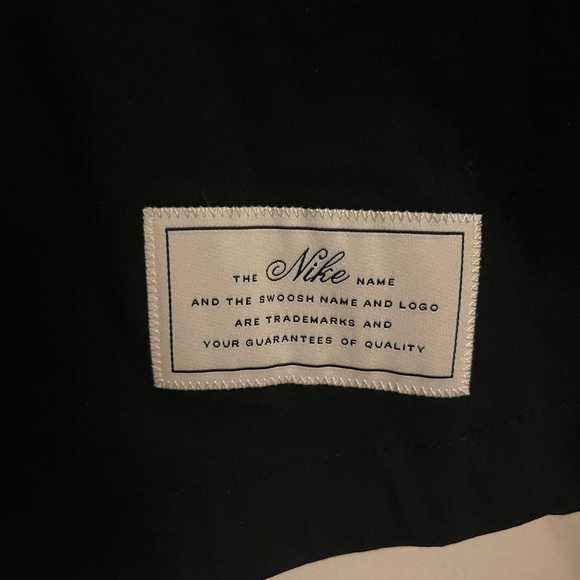 Nike Button-down Icon Clash Long-sleeve Shirt - Picture 9 of 12